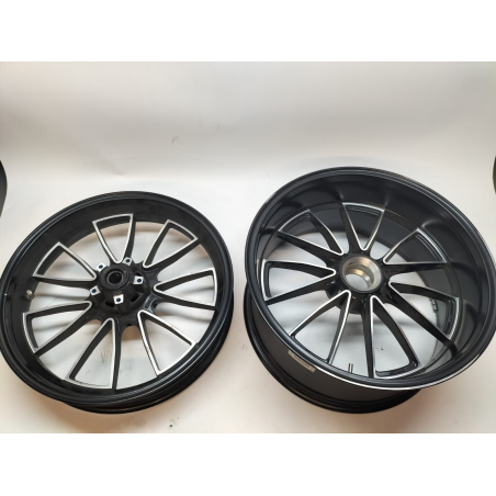 Coppia Cerchi Ruote Colore Nero Per Diavel Outlet - 50122081AA/50211422AA