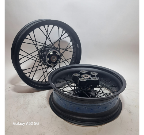 Coppia cerchi a raggi Scrambler 1100 tribute pro. Anteriore da 18" e posteriore da 17" 50122501AB 50222251AB