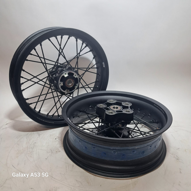 Coppia cerchi a raggi Scrambler 1100 tribute pro. Anteriore da 18" e posteriore da 17" 50122501AB 50222251AB