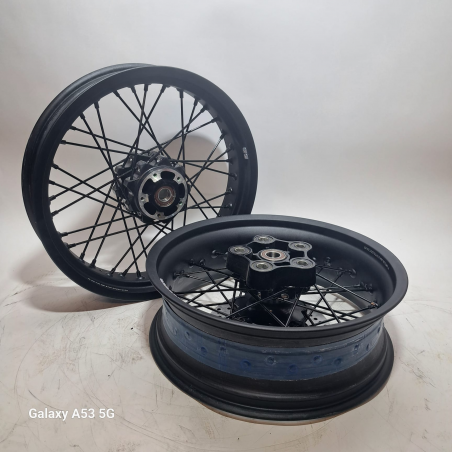 Coppia cerchi a raggi Scrambler 1100 tribute pro. Anteriore da 18" e posteriore da 17" 50122501AB 50222251AB
